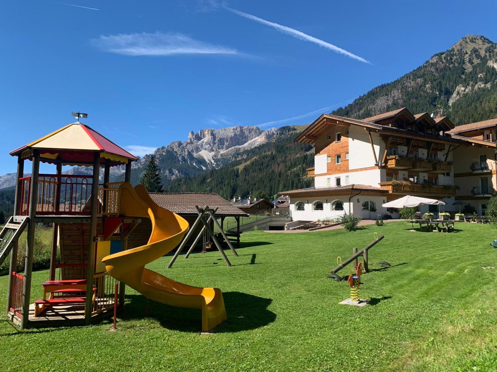 Alpenhotel Panorama Campitello di Fassa Extérieur photo