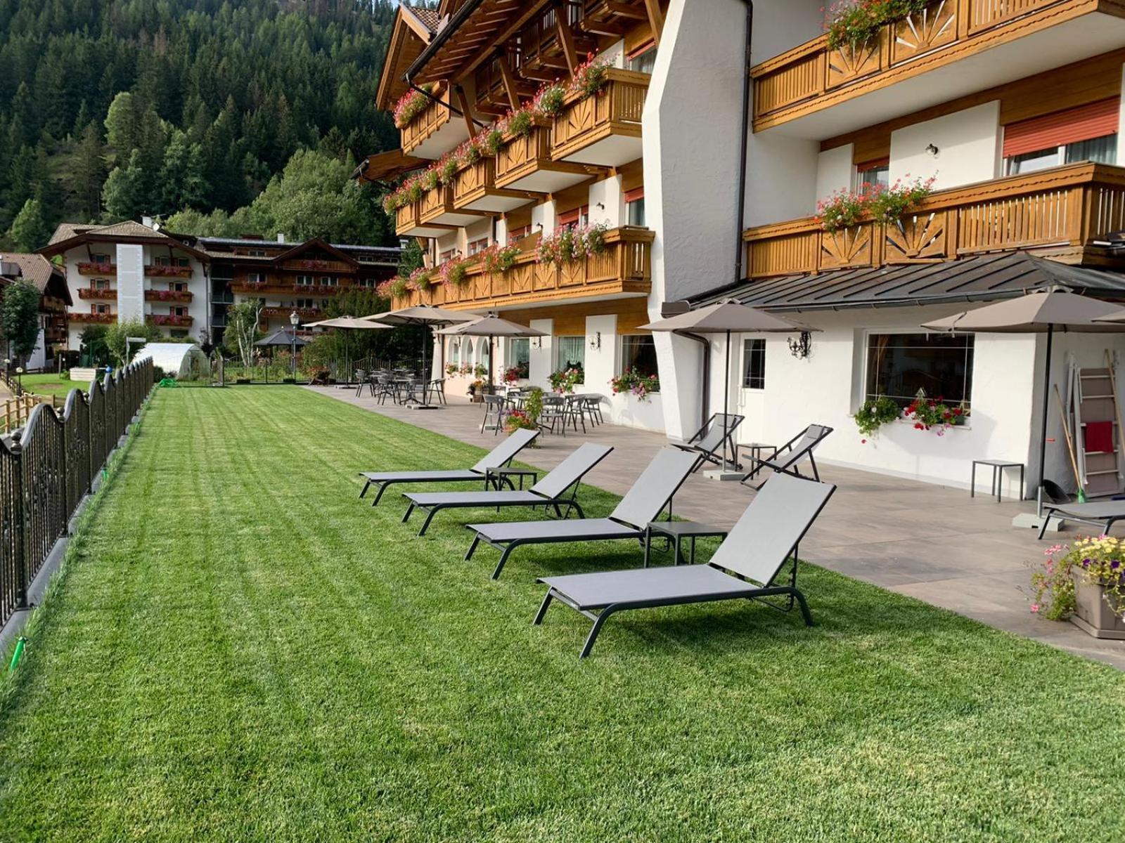 Alpenhotel Panorama Campitello di Fassa Extérieur photo