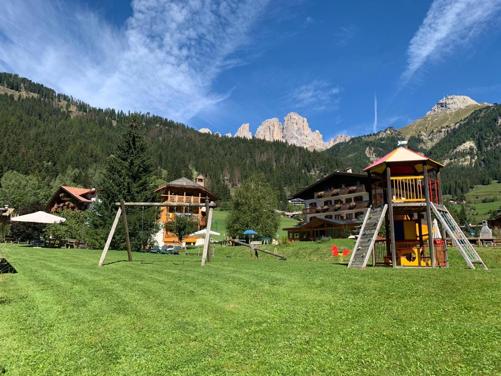 Alpenhotel Panorama Campitello di Fassa Extérieur photo