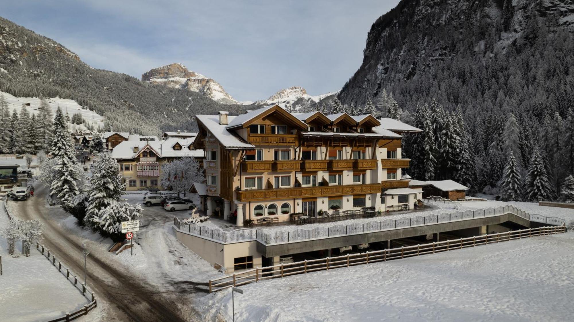 Alpenhotel Panorama Campitello di Fassa Extérieur photo
