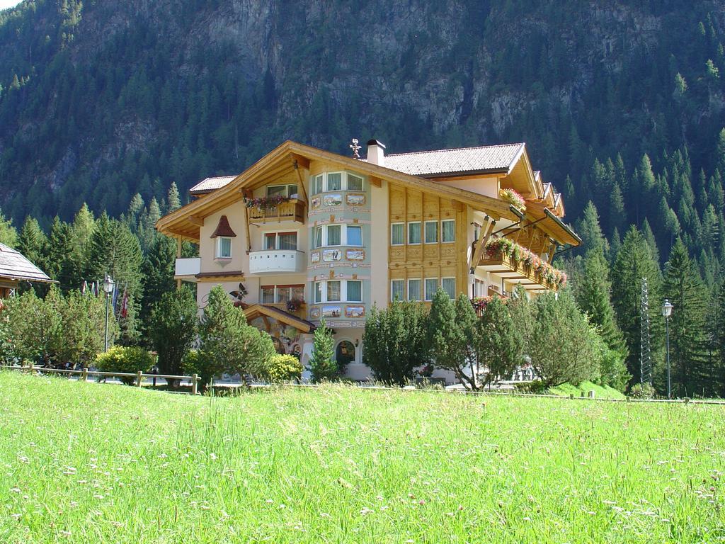 Alpenhotel Panorama Campitello di Fassa Extérieur photo